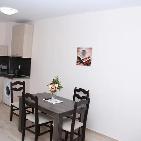 Capuccino Guest - Free Parking And Wi-fi Апартаменты *