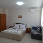 Capuccino Guest - Free Parking And Wi-fi Апартаменты *