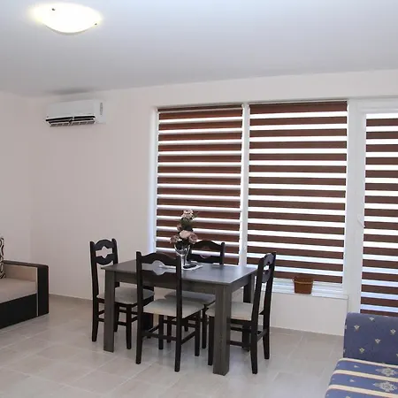 Capuccino Guest - Free Parking And Wi-fi Апартаменти